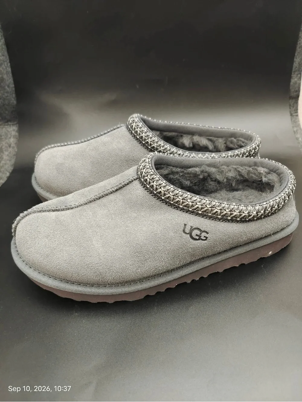 NWOB Ugg Tasman Obsidian Big Kids Sz 4
